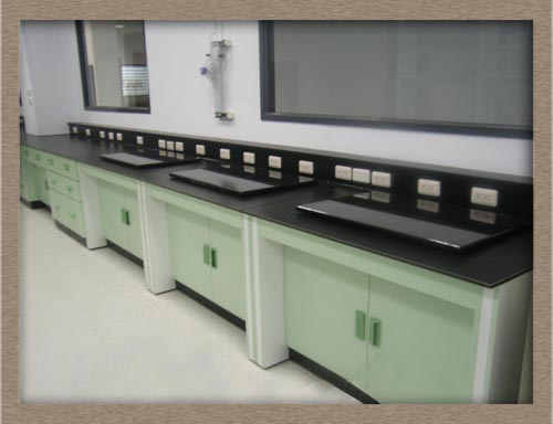 實驗桌上放置大理石.防震墊片